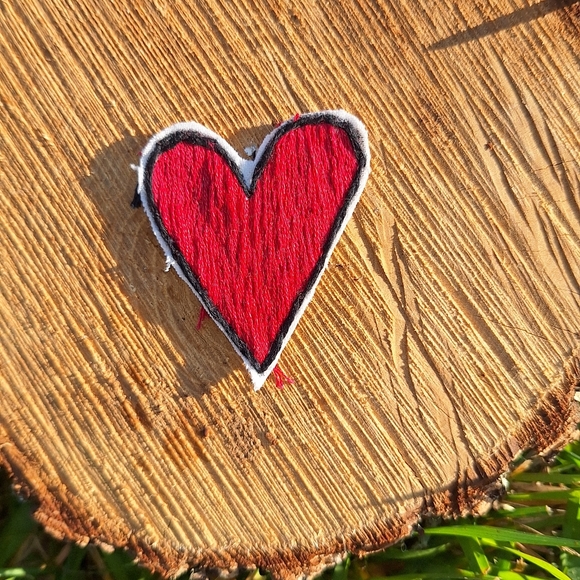 Red heart patch - Picture 2 of 2